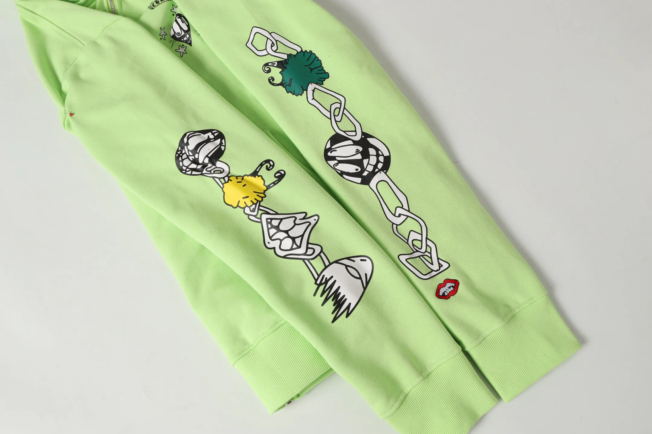 P260 Cross-border model, please do not place an order if you pursue quality - Chrome Hearts/Chrome Hearts Graffiti✍️ Printed zipper sweatshirt cardigan jacket - High weight, high density and high quality. The wool is soft, delicate and skin-friendly. Soft and silky to the touch. Excellent warmth and skin-friendly properties. - Custom-woven and custom-dyed, no color difference. No matter the fabric or workmanship details, it beats the ordinary version on the market. - Hardware zipper accessories are all customized, full of details - Color: fluorescent green - Size: S M LXL